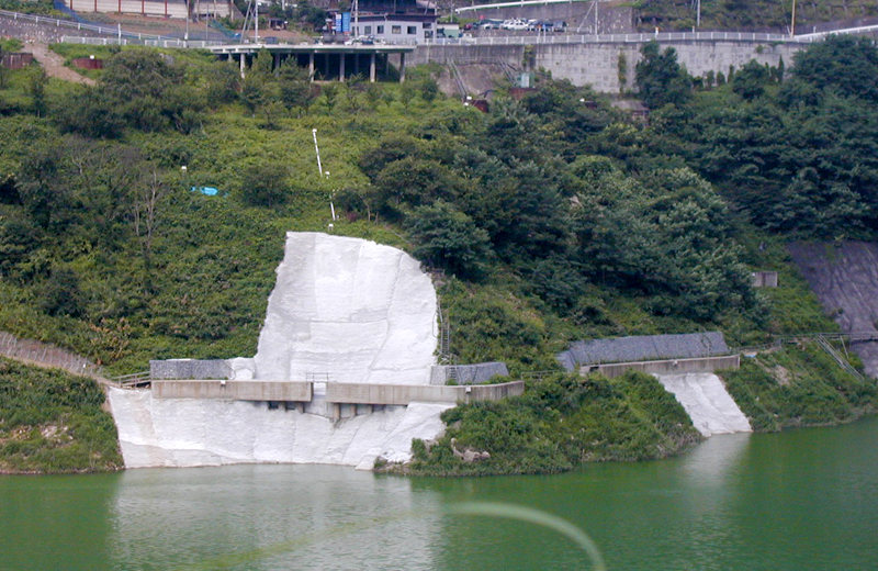 浦山ダム大谷地区斜面対策 （秩父市）